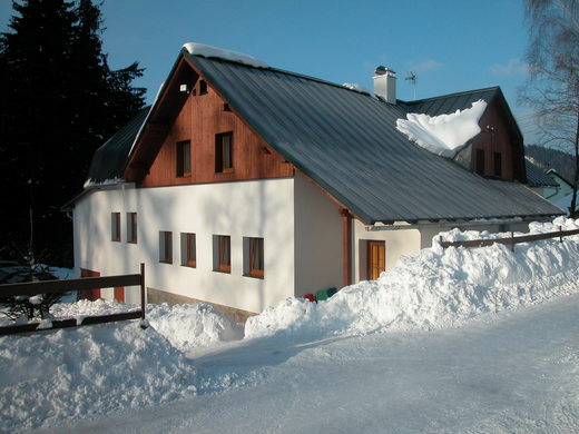 zima na chalupě (otevření do nového okna)